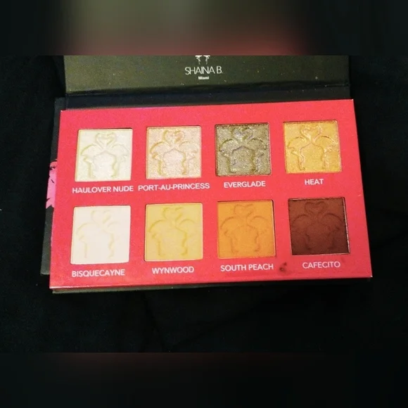 Miami 8 color eyeshadow palette - Picture 3 of 6